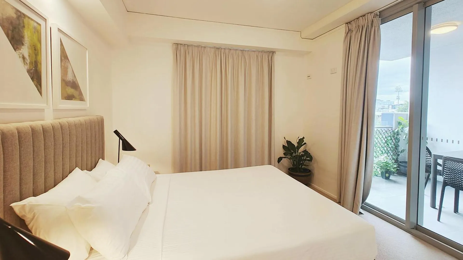 City Oasis Room & Parking Brisbane